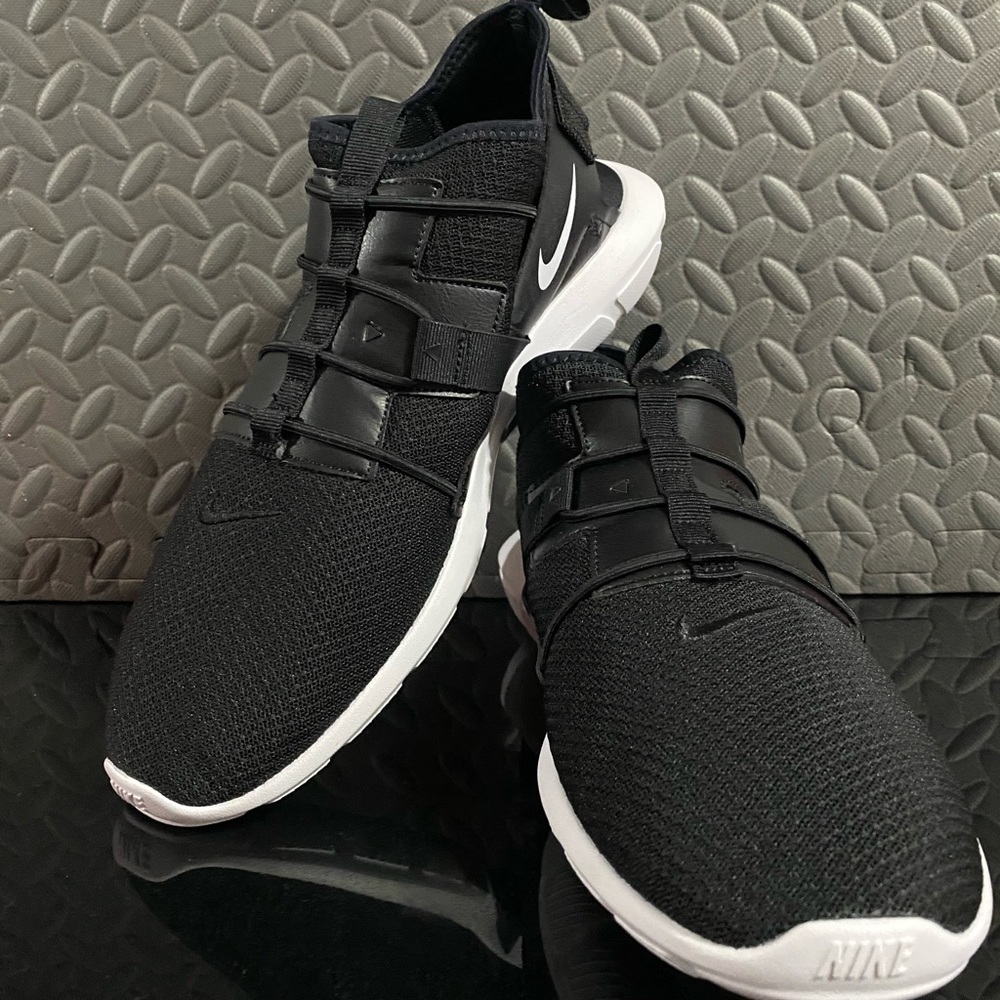 NIKE VORTAK - Brand New; Size 11